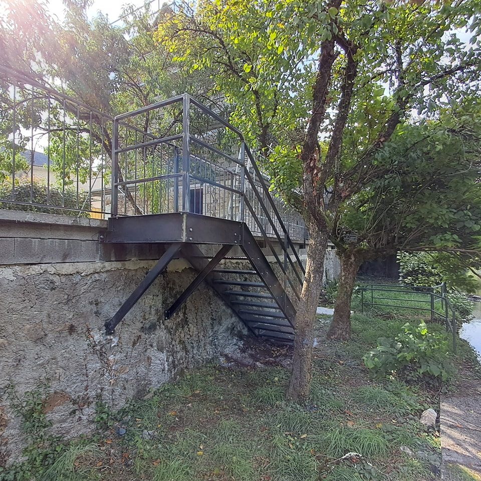Conception d’un escalier métallique sur mesure en Aveyron